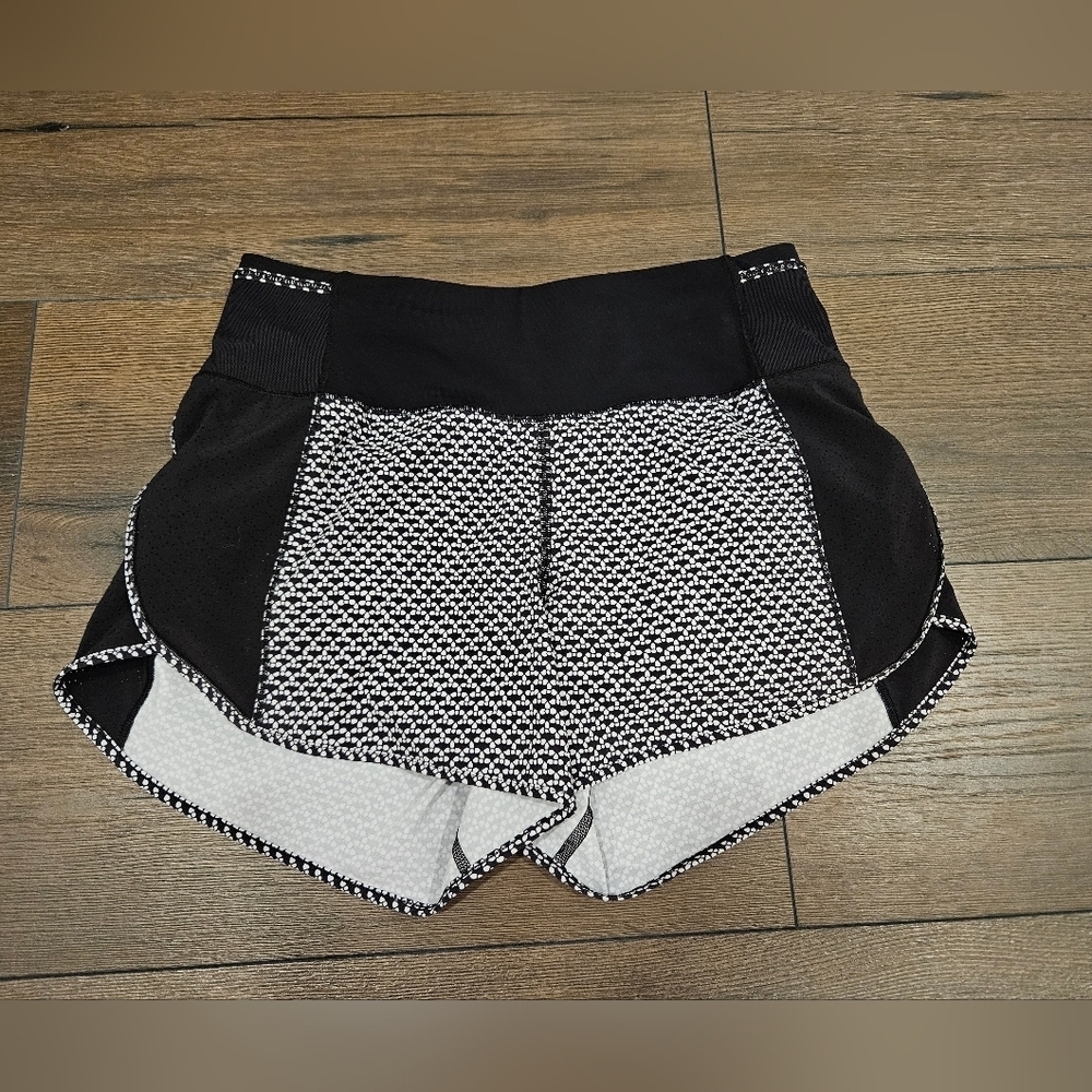 Lululemon Real Quick Short *Perforated 3.5"Monochromic Black - SIZE 6 - Picture 5 of 7